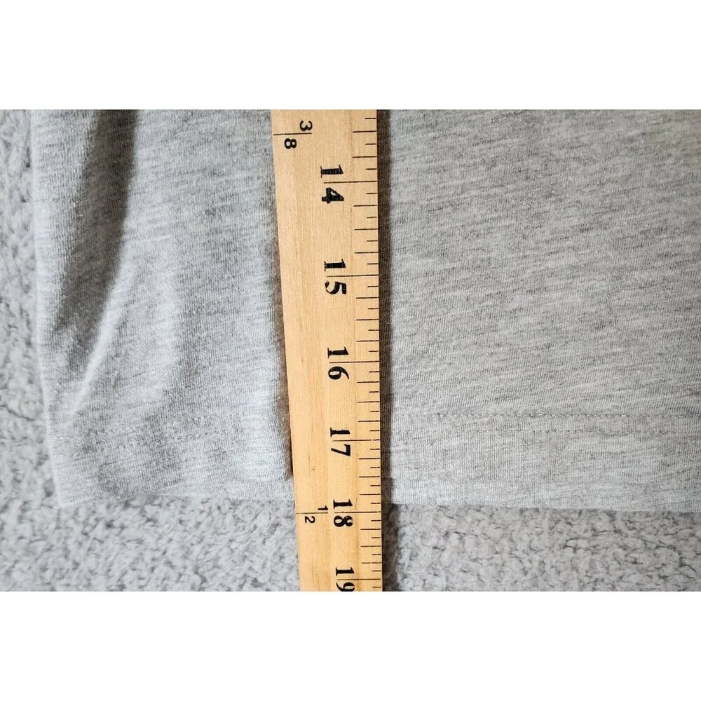The Nike Tee Athletic Cut Gray Swoosh Logo‎ Boys T Shirt Youth Size Medium
